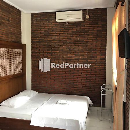 Rifka Annisa Guesthouse Syariah Redpartner Джокьякарта Экстерьер фото