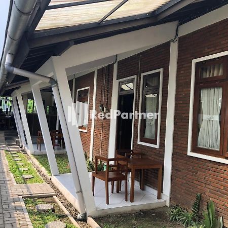 Rifka Annisa Guesthouse Syariah Redpartner Джокьякарта Экстерьер фото