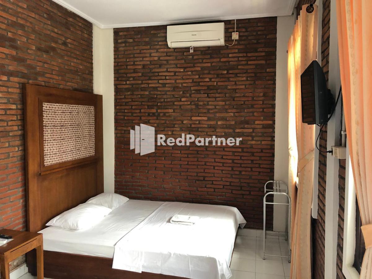 Rifka Annisa Guesthouse Syariah Redpartner Джокьякарта Экстерьер фото